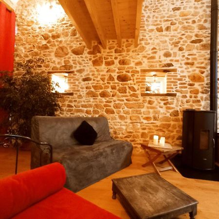 Willa La Grange De Marie A St Angel - Magnifique Grange Renovee En Loft Pour 1 A 6 Pers Saint-Angel  Zewnętrze zdjęcie