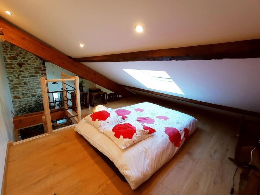 Willa La Grange De Marie A St Angel - Magnifique Grange Renovee En Loft Pour 1 A 6 Pers Saint-Angel  Zewnętrze zdjęcie
