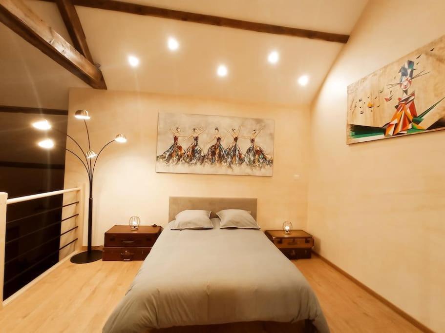 Willa La Grange De Marie A St Angel - Magnifique Grange Renovee En Loft Pour 1 A 6 Pers Saint-Angel  Zewnętrze zdjęcie