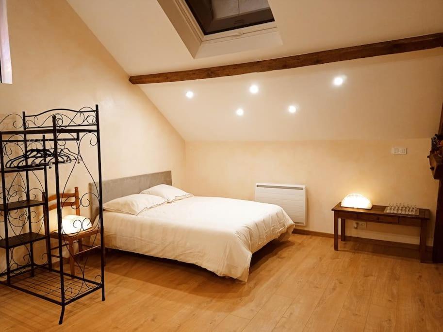 Willa La Grange De Marie A St Angel - Magnifique Grange Renovee En Loft Pour 1 A 6 Pers Saint-Angel  Zewnętrze zdjęcie
