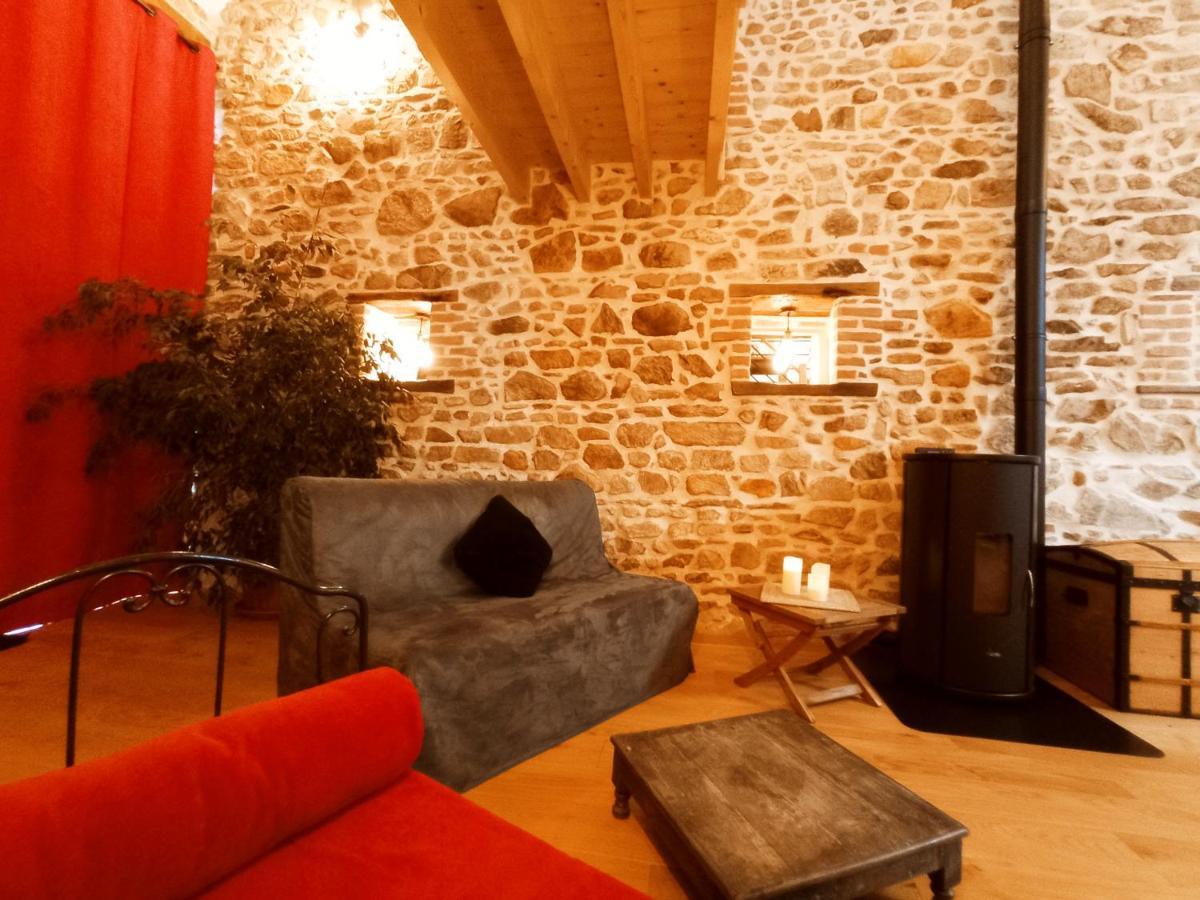 Willa La Grange De Marie A St Angel - Magnifique Grange Renovee En Loft Pour 1 A 6 Pers Saint-Angel  Zewnętrze zdjęcie
